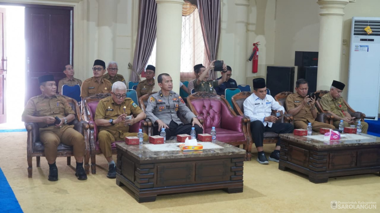 16 September 2025&nbsp; Penandatanganan Kesepakatan Dan Persetujuan Bersama Terhadap Empat Rancangan Perubahan Daerah Diluar Propemperda Kabupaten Sarolangun Tahun 2025