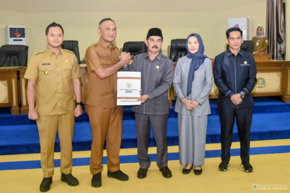 15 September 2025&nbsp; Rapat Paripurna Tingkat 1 Tahap 2 Pandangan Umum Fraksi Fraksi Terhadap Raperda Kabupaten Sarolangun Tahun 2025