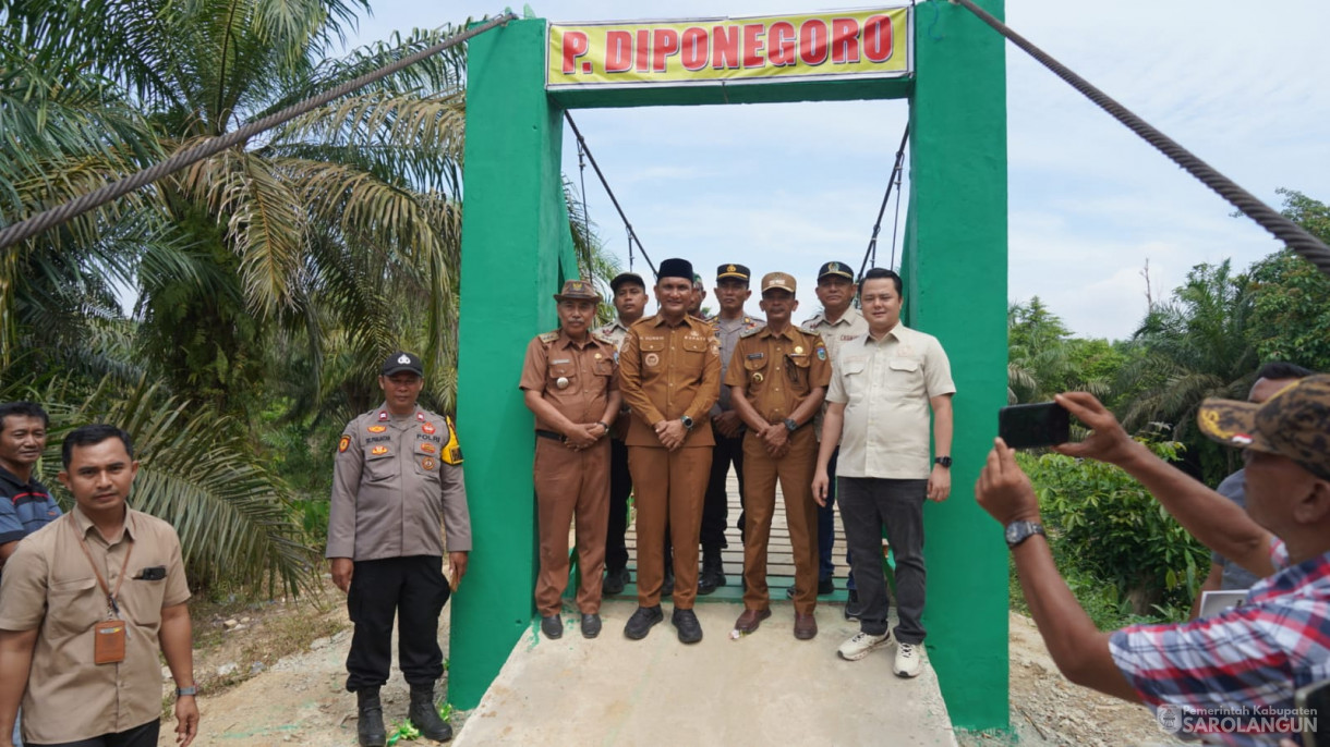 Acara Panen Raya Jagung dan Peresmian Jembatan Gantung Sepanjang 35 Meter di Desa Sungai Merah Kec. Pelawan