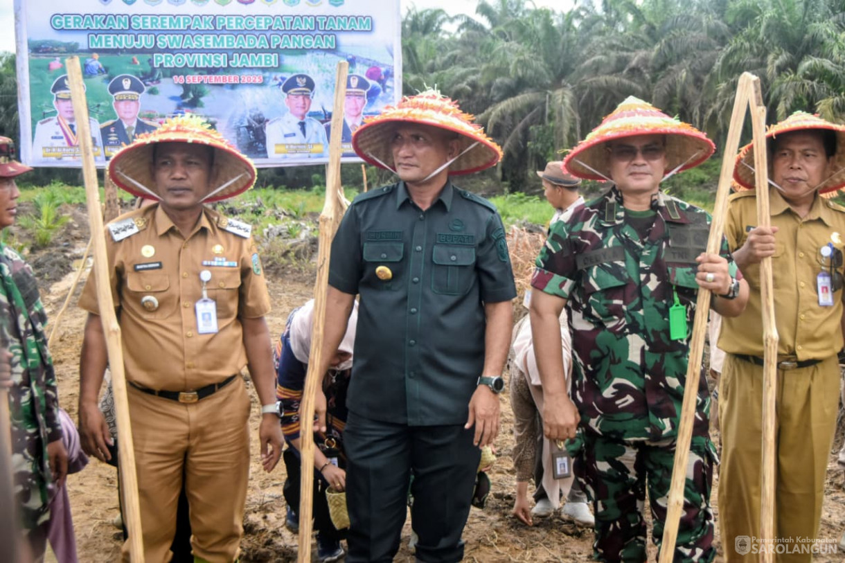 16 September 2025&nbsp; Tanam Padi Ladang Serentak SeProvinsi Jambi di Desa Baru Kecamatan Air Hitam