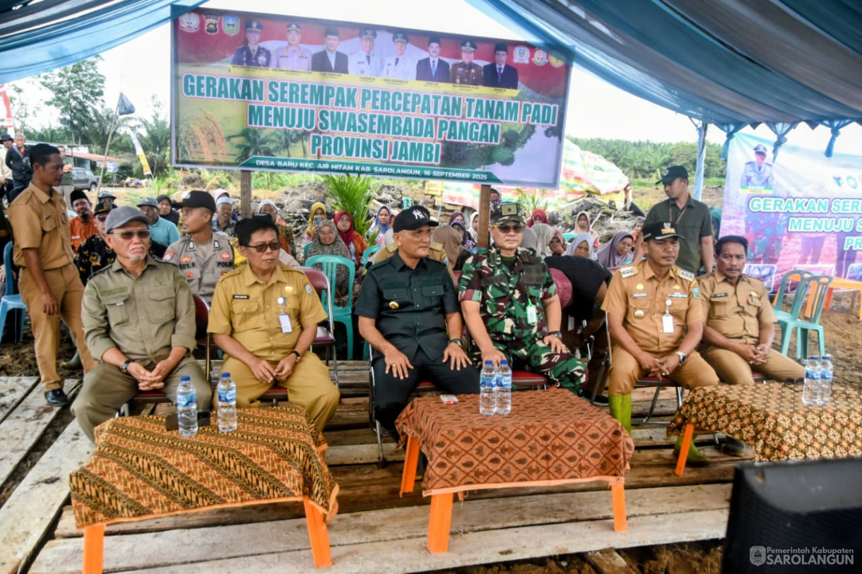 16 September 2025&nbsp; Tanam Padi Ladang Serentak SeProvinsi Jambi di Desa Baru Kecamatan Air Hitam