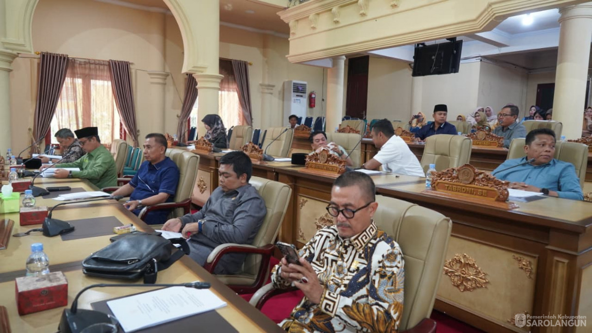 16 September 2025&nbsp; Penandatanganan Kesepakatan Dan Persetujuan Bersama Terhadap Empat Rancangan Perubahan Daerah Diluar Propemperda Kabupaten Sarolangun Tahun 2025