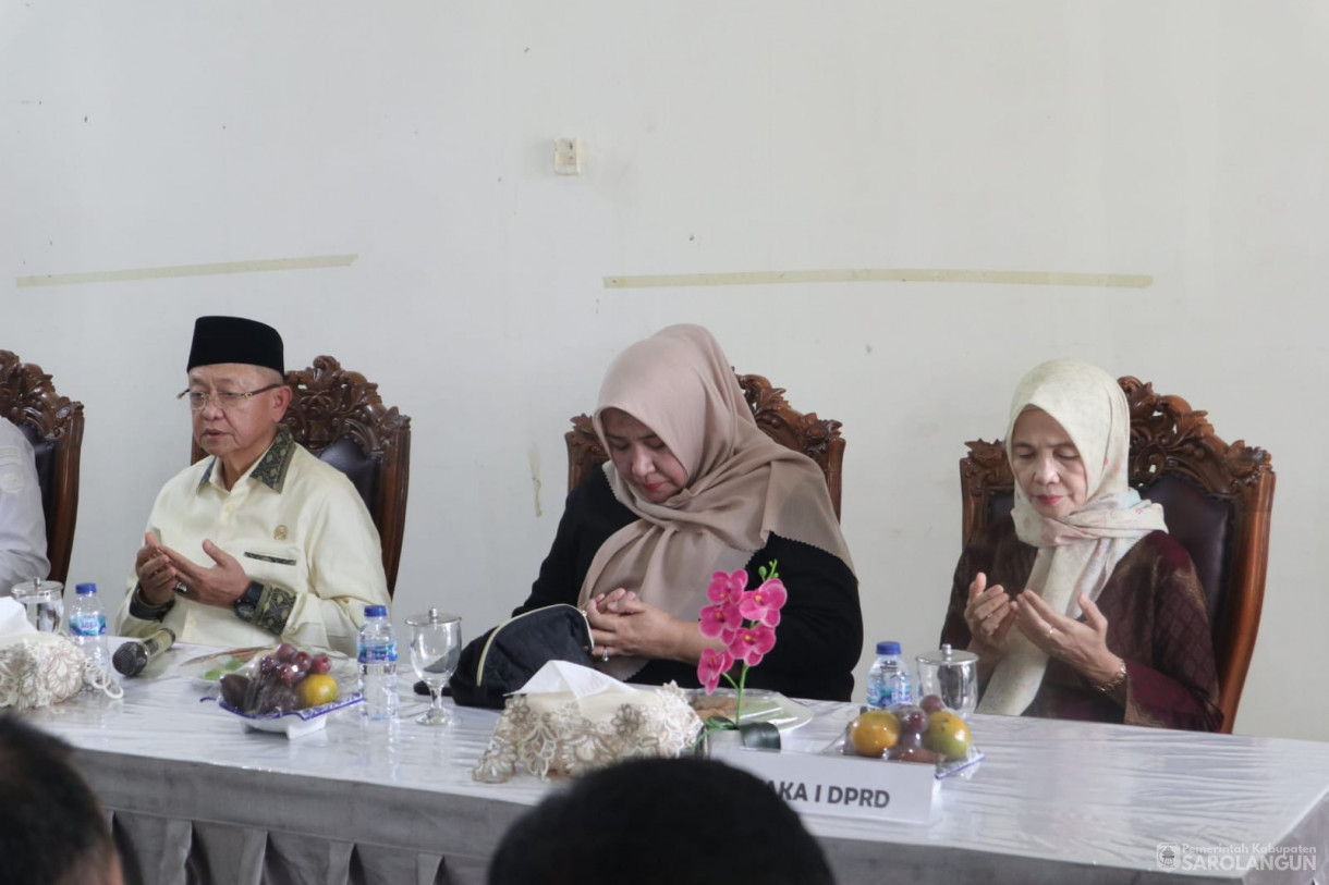 30 Juli 2025 - Acara Reses Bapak Anggota DPR RI Bapak Drs. H Cek Endra Bersama Masyarakat Bertempat di Kediaman Pribadi Bapak Cek Endra di Lapangan Sriwijaya Sarolangun