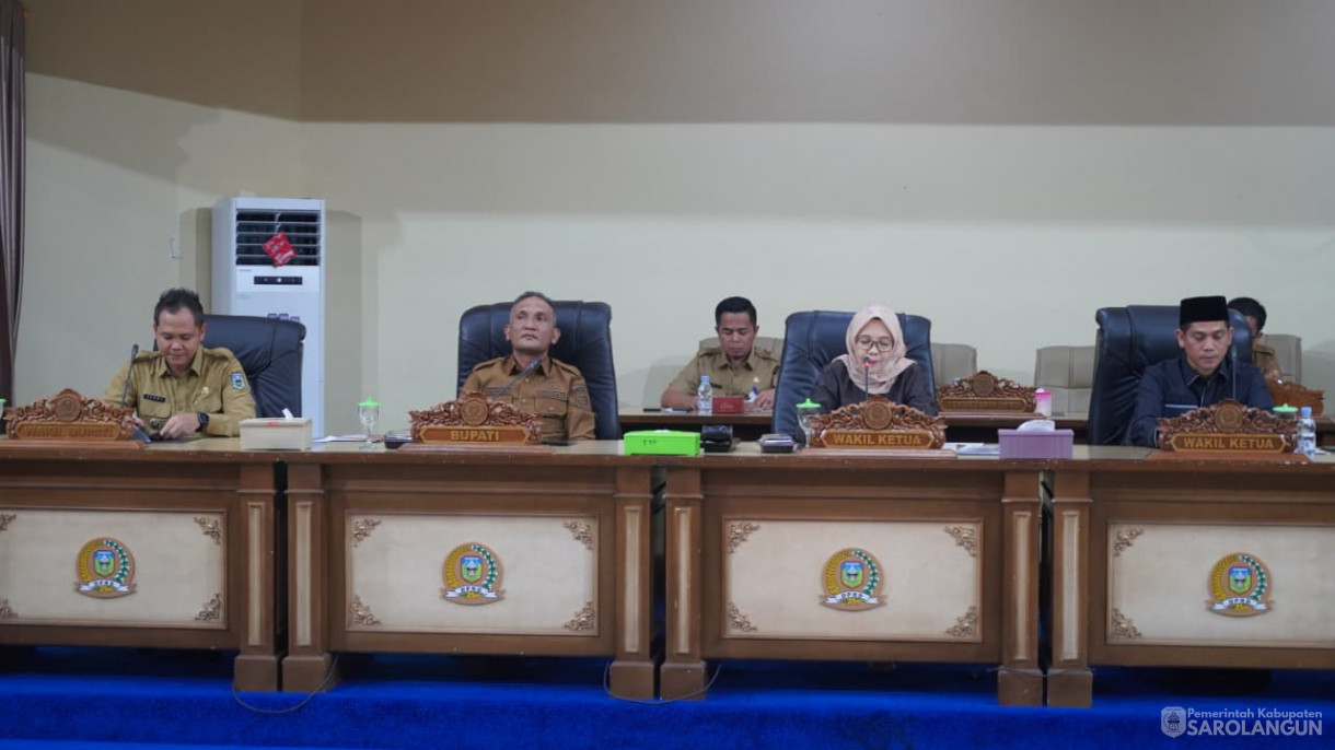 16 September 2025&nbsp; Penandatanganan Kesepakatan Dan Persetujuan Bersama Terhadap Empat Rancangan Perubahan Daerah Diluar Propemperda Kabupaten Sarolangun Tahun 2025