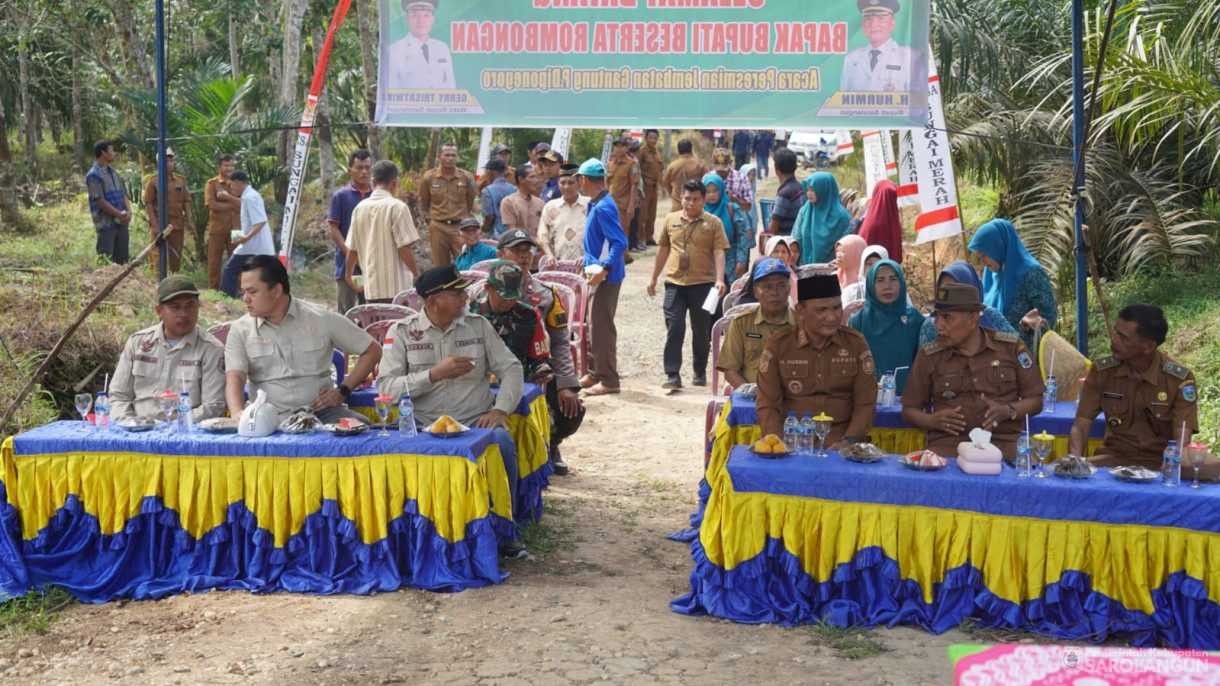 Acara Panen Raya Jagung dan Peresmian Jembatan Gantung Sepanjang 35 Meter di Desa Sungai Merah Kec. Pelawan