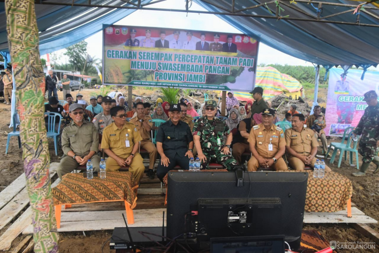 16 September 2025&nbsp; Tanam Padi Ladang Serentak SeProvinsi Jambi di Desa Baru Kecamatan Air Hitam