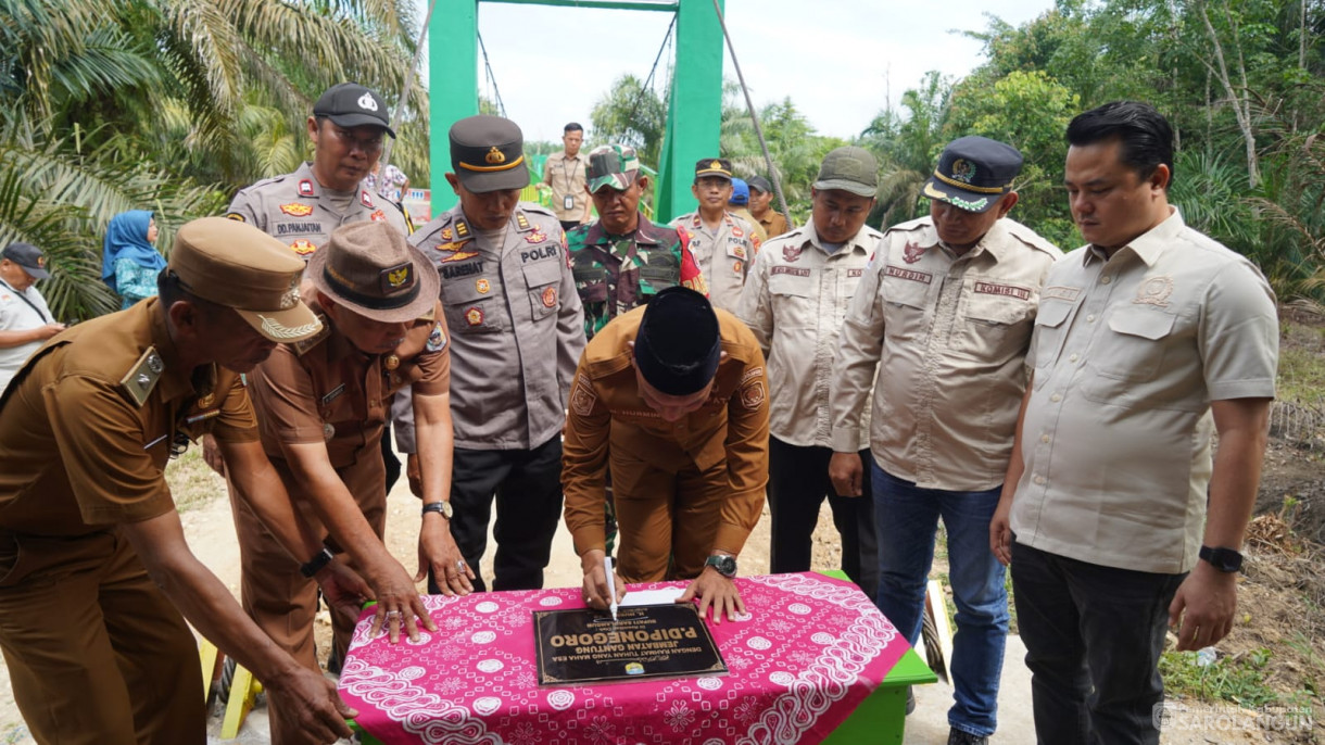Acara Panen Raya Jagung dan Peresmian Jembatan Gantung Sepanjang 35 Meter di Desa Sungai Merah Kec. Pelawan