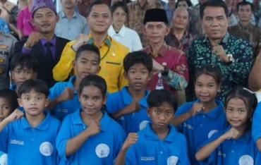 Wabup Gerry Resmikan Pentas Seni Budaya Suku Anak Dalam, Tegaskan Pelestarian Budaya dan Kesetaraan Pendidikan