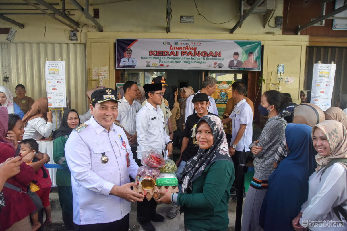 29 Mei 2024 - Launching Kedai Pangan Pemkab Sarolangun Di Ceria Toserba Sarolangun, Gerakan Pasar Murah, Meninjau Harga Bahan Pokok Di Pasar Atas Sarolangun, Meninjau J