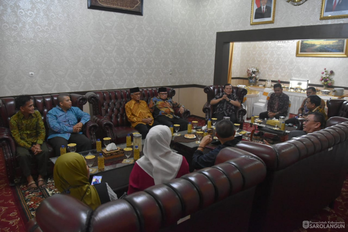 5 September 2023 - Penjabat Bupati Sarolangun Dr. Ir. Bachril Bakri, M.App.Sc Makan Malam Bersama Tim Penilaian Kota Sehat Kementerian Kesehatan Di Rumah Dinas Bupati Sarolangun