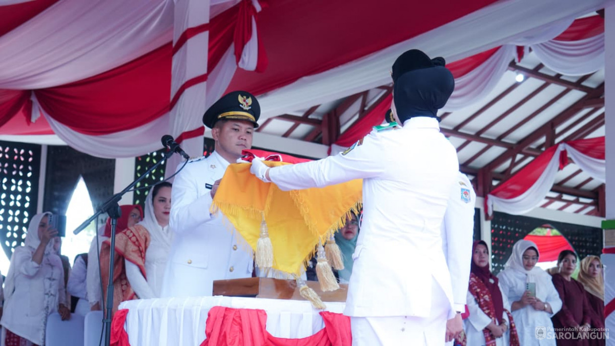 17 Agustus 2025&nbsp; Upacara Penurunan Bendera Merah Putih Bertempat di lapangan Gunung Kembang