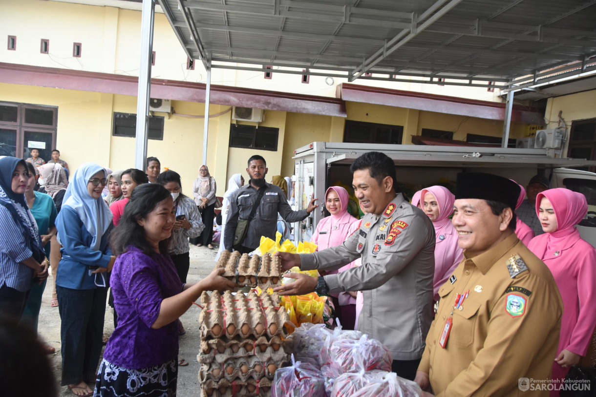 25 Maret 2024 - Operasi Pasar Murah Bersama Yayasan Kemala Bhayangkari Peduli Di Halaman Polres Sarolangun