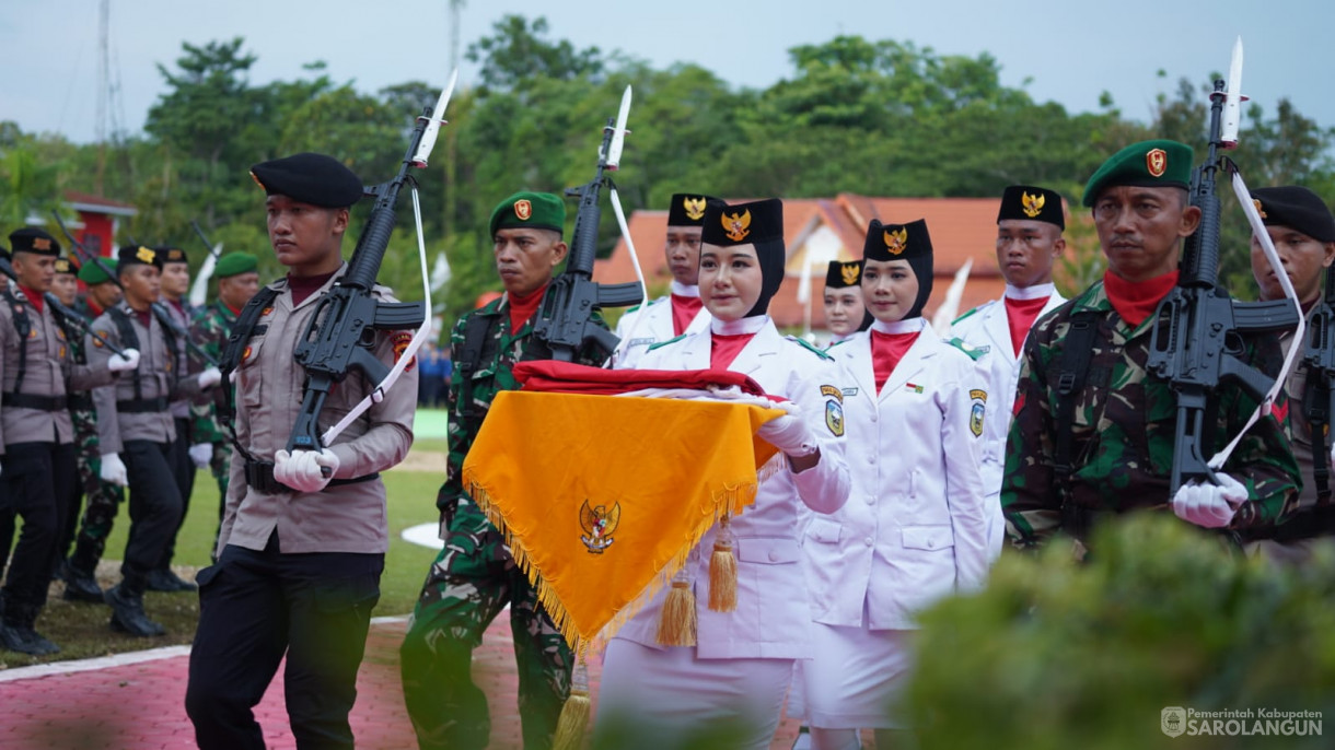 17 Agustus 2025&nbsp; Upacara Penurunan Bendera Merah Putih Bertempat di lapangan Gunung Kembang