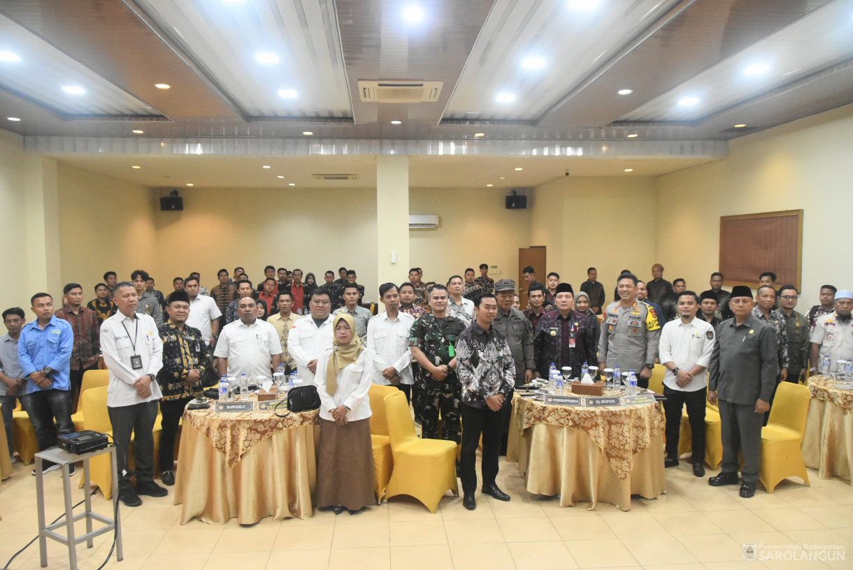 19 September 2024 - Rapat Pleno Terbuka Rekapitulasi Dan Penetapan Daftar Pemilih Tetap Pemilihan Gubernur Dan Wakil Gubernur, Bupati Dan Wakil Bupati Kabupaten Sarolangun, Bertempat di Aula Abadi Hotel Sarolangun