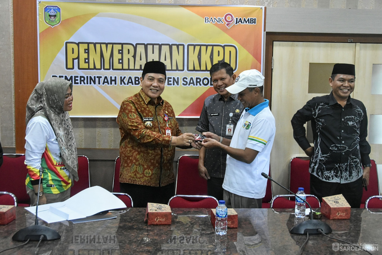 3 Mei 2024 - Penyerahan RKPD Pemerintah Kabupaten Sarolangun Di Ruang Pola Utama Kantor Bupati Sarolangun