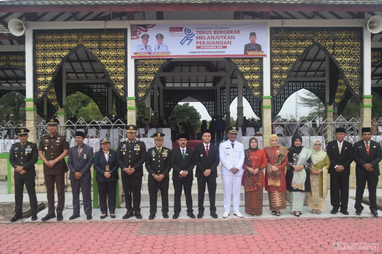 Upacara Peringatan Hari Sumpah Pemuda di Lapangan Gunung Kembang Sarolangun