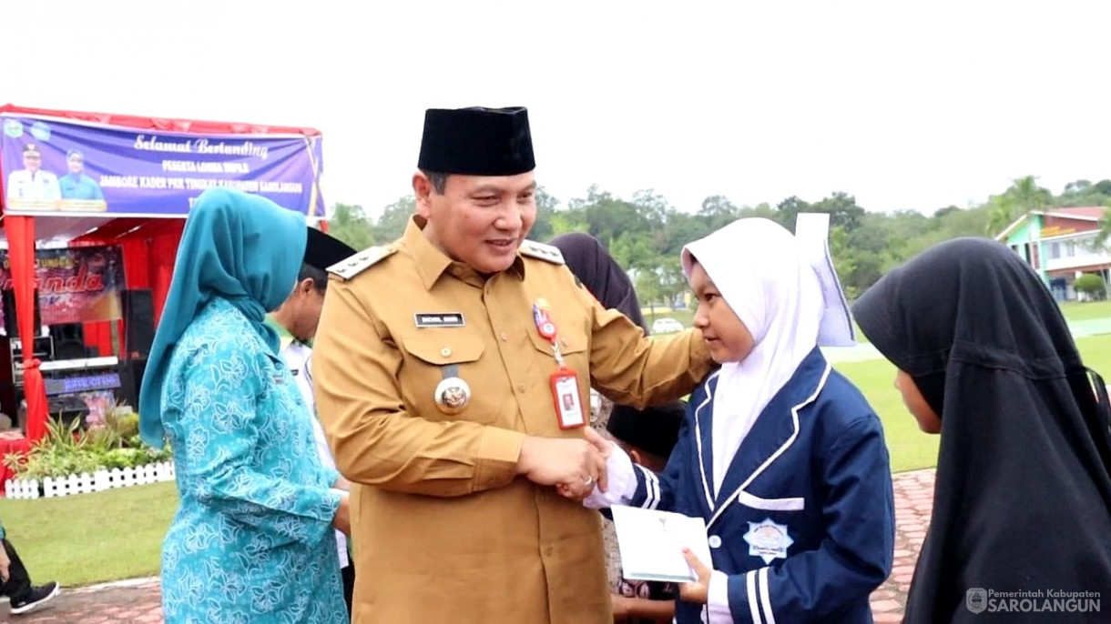 26 Januari 2024 - Penjabat Bupati Sarolangun dan BAZNAS Sarolangun Memberi Bantuan&nbsp; Pinjaman Tanpa Bunga 3jt dan Bantuan Anak Yatim 9 Orang