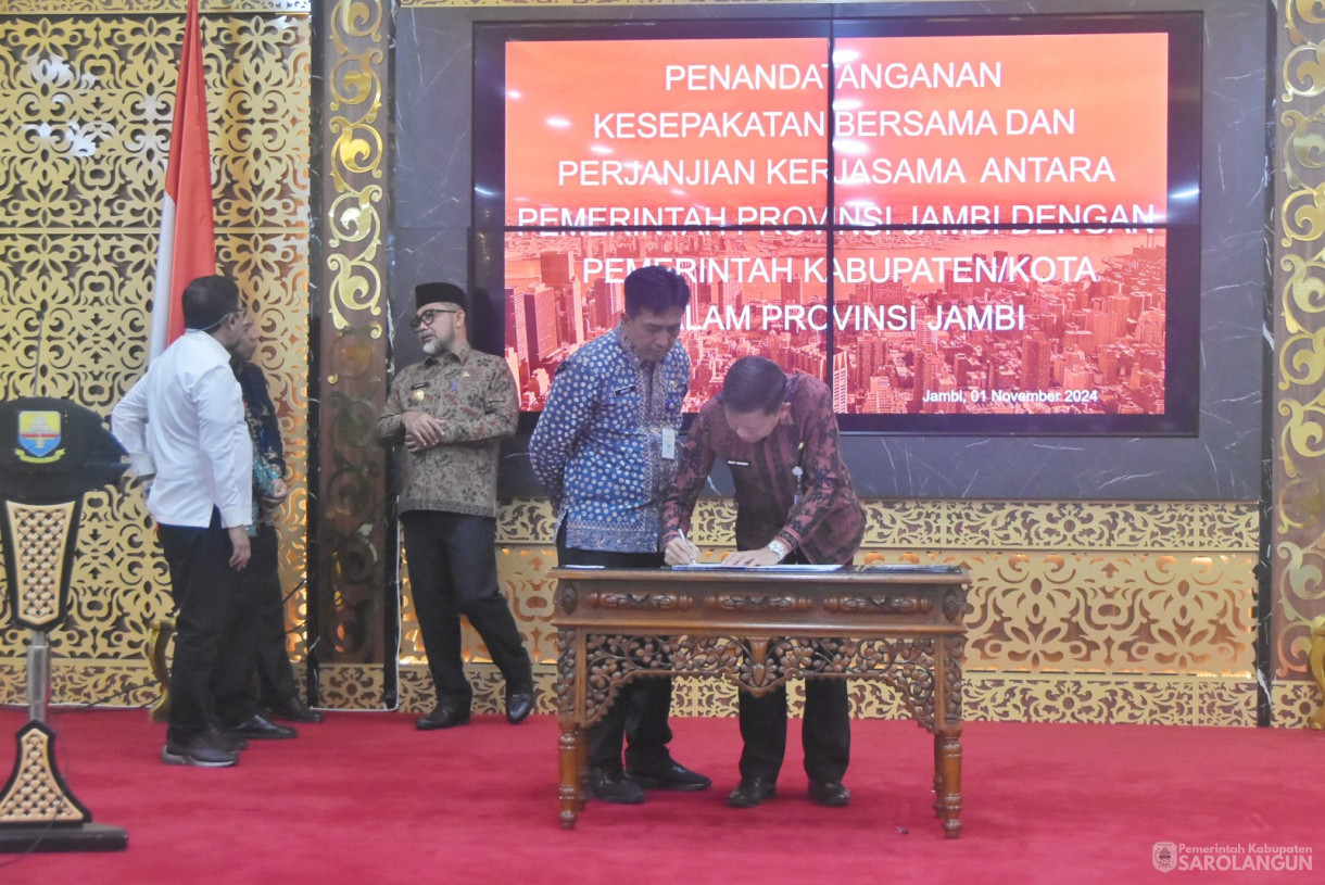1 November 2024 -&nbsp;Penandatanganan Kesepakatan Kerjasama Dan Perjanjian Bersama Antara Pemerintah Provinsi Jambi Dengan Pemerintah Kabupaten Kota Dalam Provinsi Jambi, Bertempat di Aula Kantor Gubernur Jambi