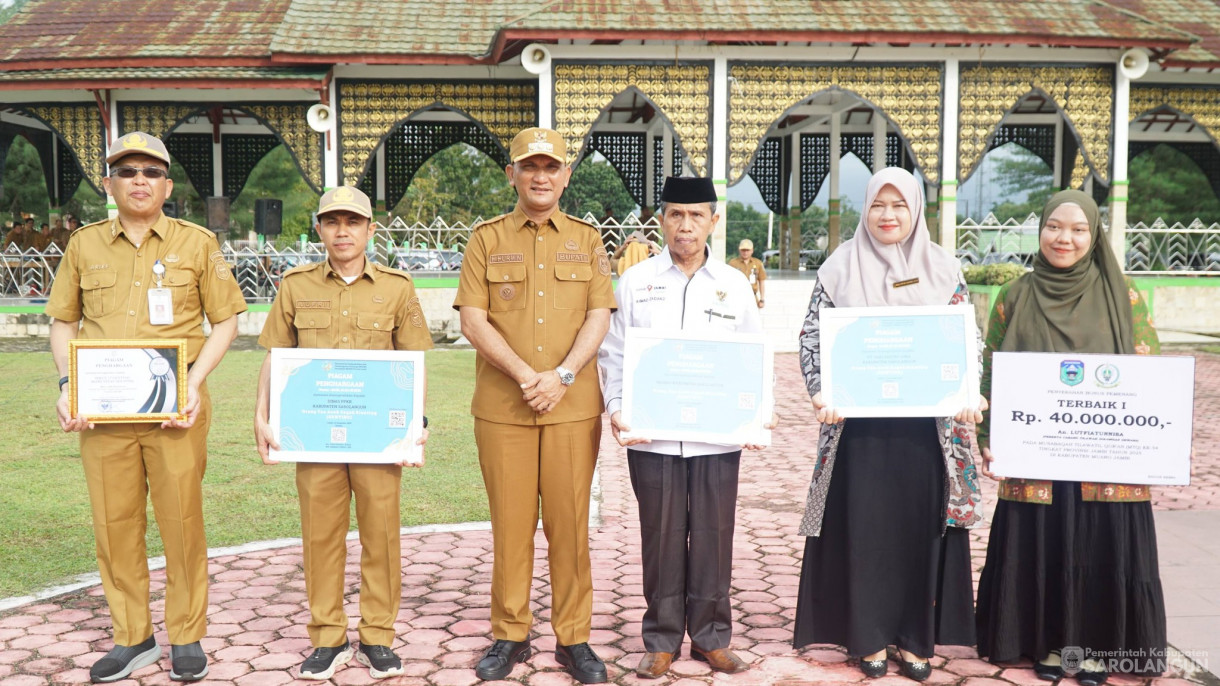 20 April 2026 Bupati Sarolangun Serahkan Penghargaan Orang Tua Asuh Cegah Stunting, Penyerahan Bonus Pemenang MTQ Tingkat Provinsi Jambi Tahun 2025