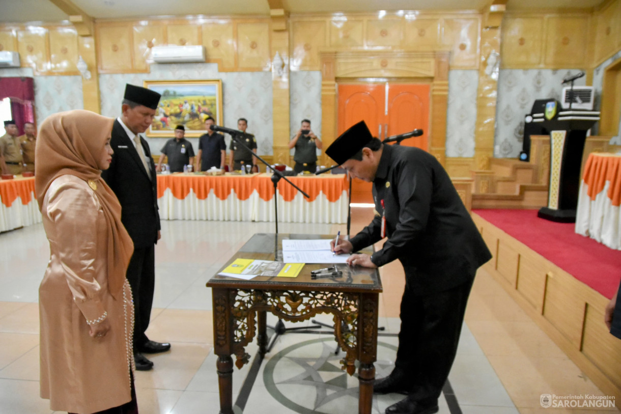 12 Desember 2023 - Pelantikan Dan Pengambilan Sumpah Janji Jabatan Penjabat Sekretaris Daerah Kabupaten Sarolangun Di Ruang Aula Utama Kantor Bupati Sarolangun