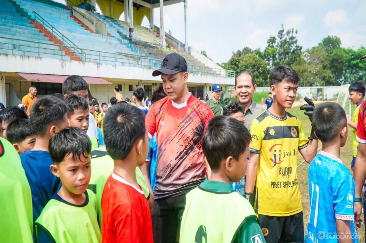 2 Agustus 2026 Pembukaan Pertandingan Minggu pertama Sarolangun Junior League 2026 di Lapangan GOR KONI Sarolangun