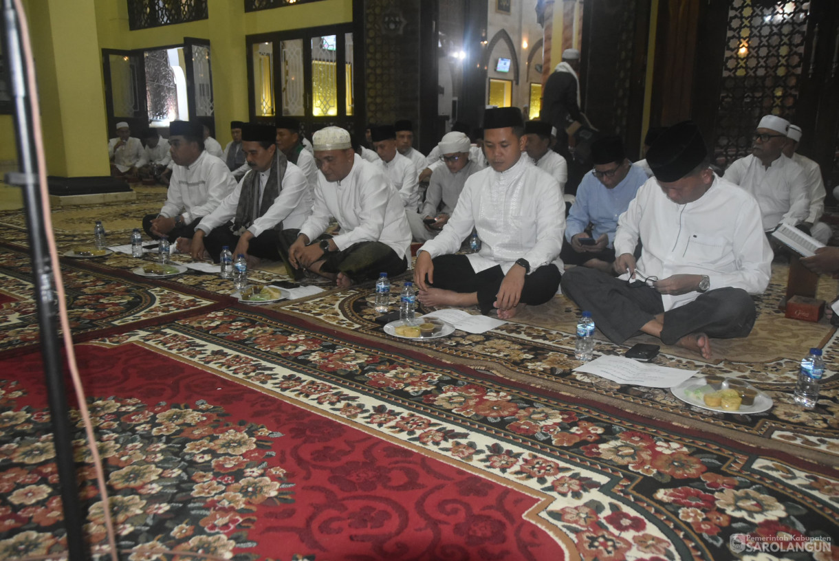 30 Maret 2025 -&nbsp;Shalat Isya Berjamaah Dilanjutkan Malam Takbiran di Masjid Assulthon Sarolangun