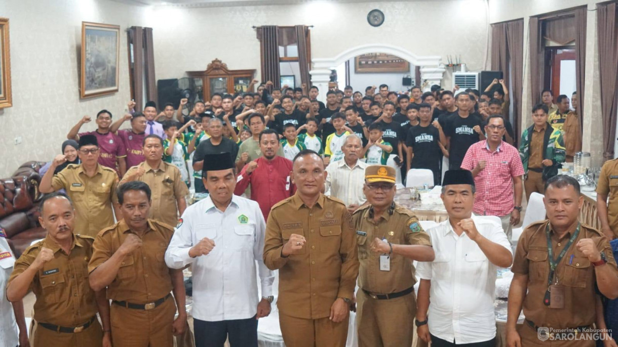 11 Mei 2026 Bupati Sarolangun melepas Keberangkatan Kontingen Sarolangun untuk mengikuti Jambi School Football League Tingkat Provinsi di Kabupaten Batanghari