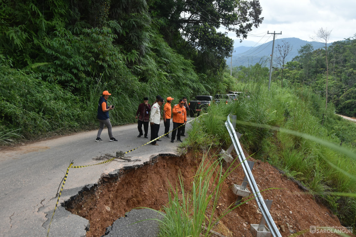 18 Januari 2023 - Meninjau Jalan Rusak Akibat Longsor di Desa Bukit Rayo Kecamatan Batang Asai