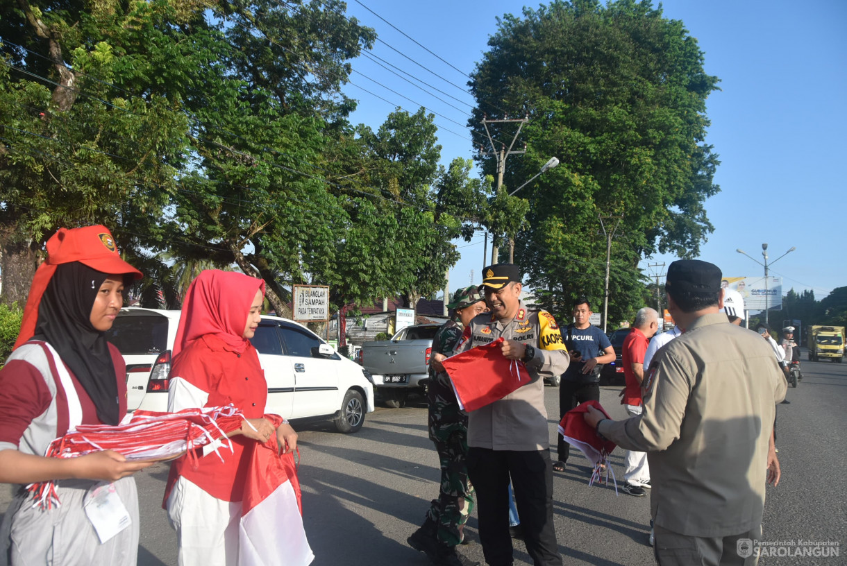 10 Agustus 2024 -&nbsp;Pembagian Bendera Merah Putih Dalam Rangka Menyambut Hari Kemerdekaan RI Ke 79, Bertempat di Depan Bank Jambi