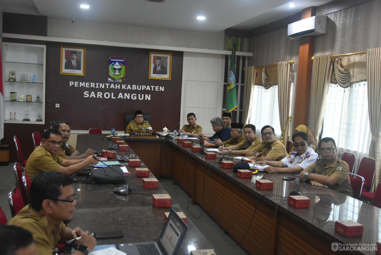 29 Juli 2024 - Rapat TPID Via Zoom Meeting dan Pengembangan Tanaman Obat Herbal Nasional, Bertempat di Ruang Pola Utama Kantor Bupati Sarolangunv