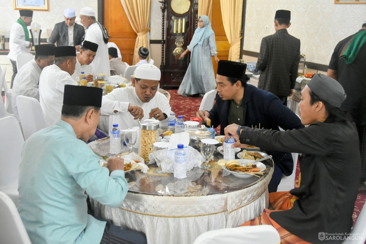 17 Juni 2024 - Open House Di Rumah Dinas Bupati Sarolangun