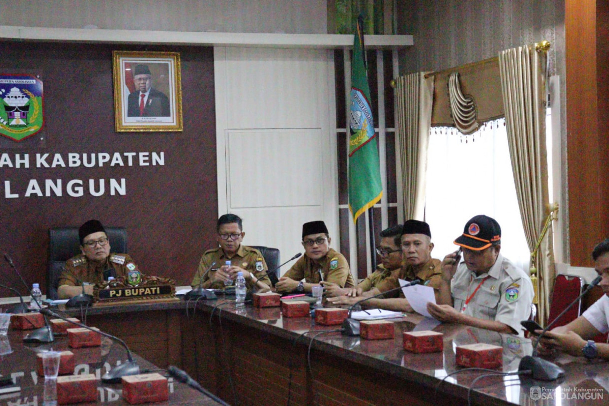 15 Januari 2024 - Rapat TPID Via Zoom Meeting Di Ruang Pola Utama Kantor Bupati Sarolangun