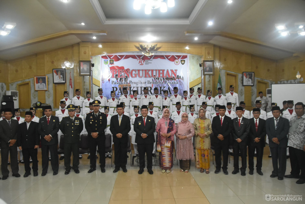 15 Agustus 2024 -&nbsp;Pengukuhan Pasukan Pengibar Bendera Pusaka, Bertempat di Aula Utama Kantor Bupati Sarolangun