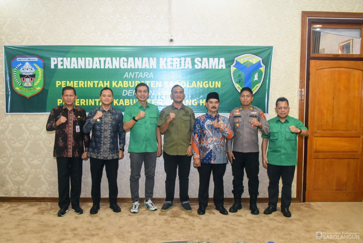8 Agustu 2025 - Penandatanganan Kerjasama Antara Pemerintah Kabupaten Sarolangun dengan Pemerintah Kabupaten Batanghari di Rumah Dinas Bupati Sarolangun