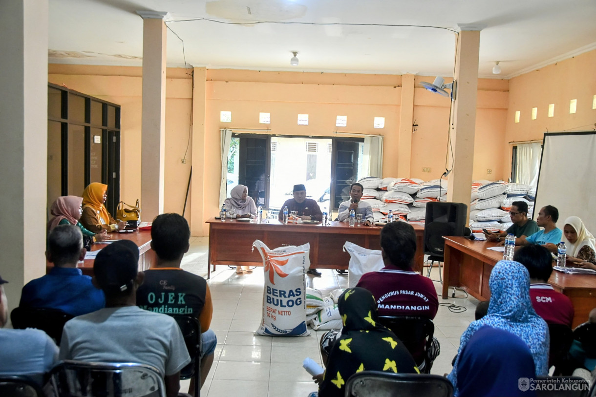 2 Februari 2024 - Penyerahan Bantuan Pasca Banjir Di Kantor Camat Mandiangin