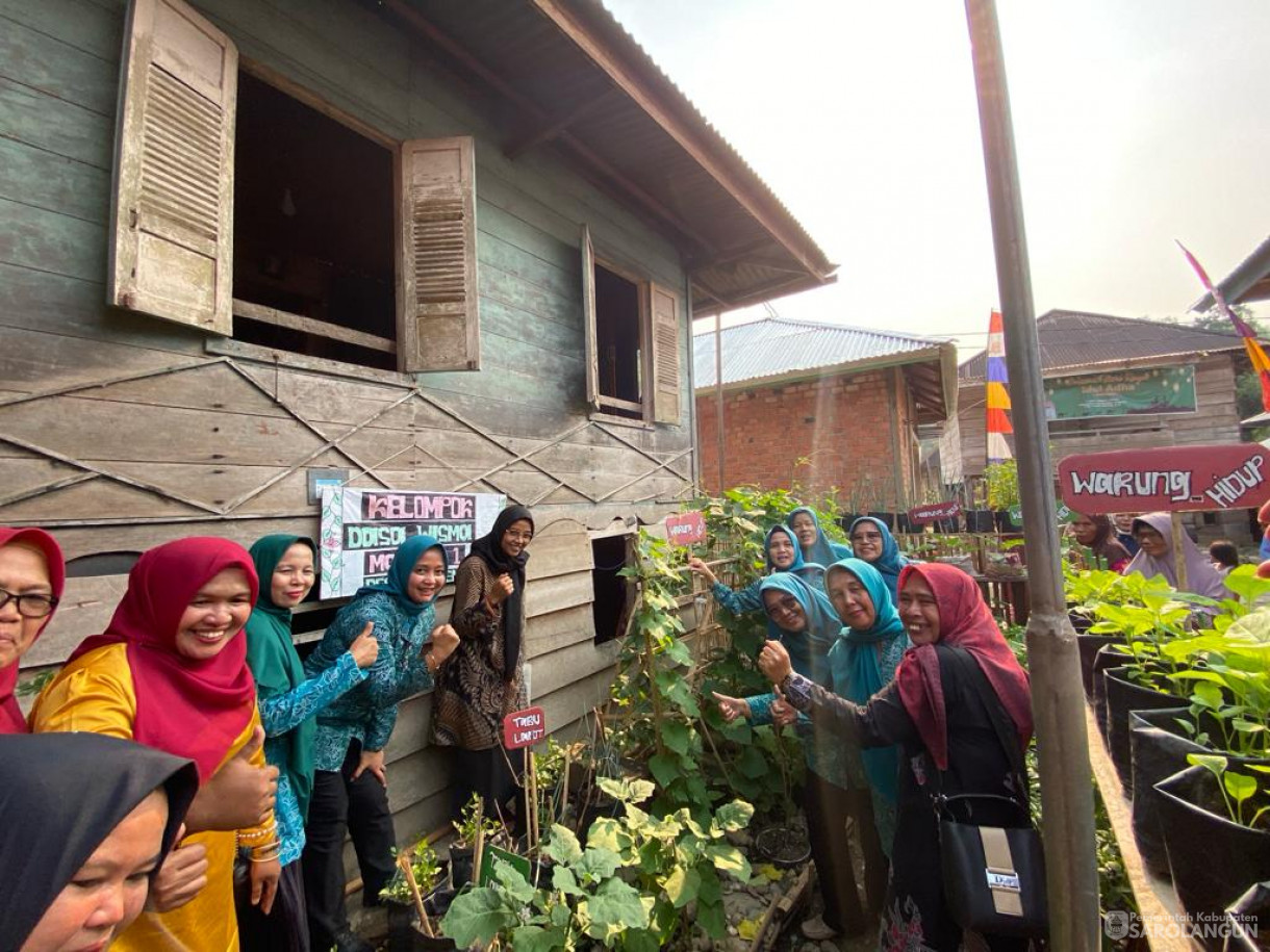 Senin,16 Oktober 2023, Ibu Penjabat Bupati Sarolangun selaku Ketua TP PKK dan Bunda PAUD Kab.Sarolangun melaksanakan kegiatan Penilaian Dasawisma,Parenting Bunda PAUD, dan Pemberian Bantuan Stunting di Desa Raden Anom Kecamatan Batang Asai