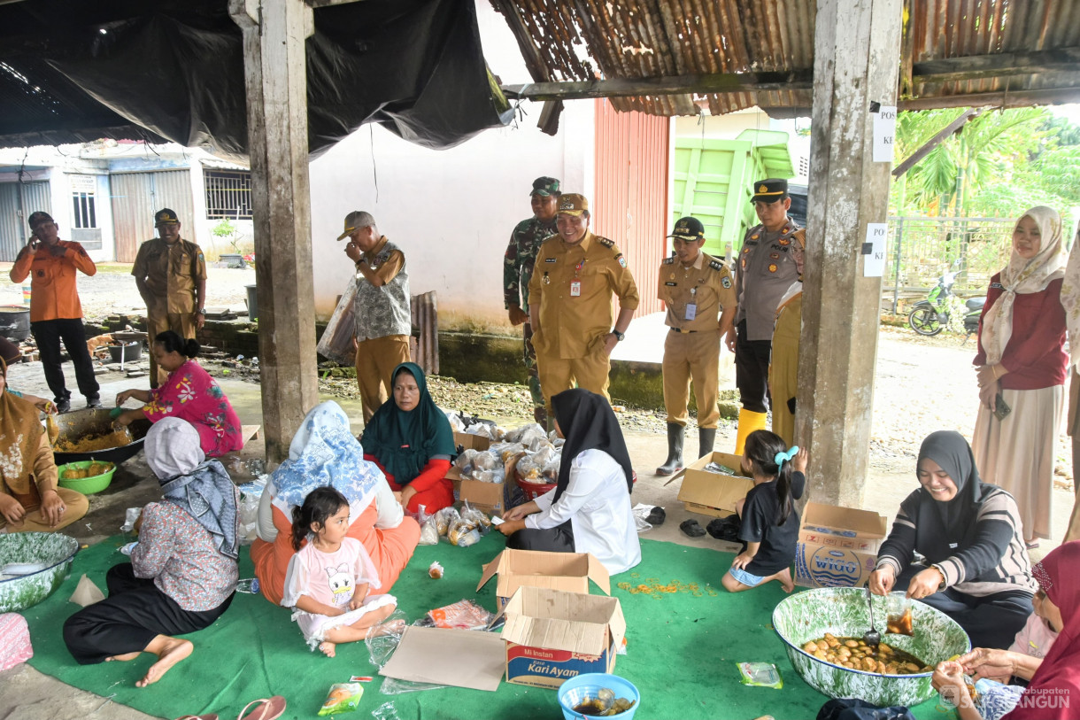 16 Januari 2024 - Meninjau Lokasi Terdampak Banjir, Pos Banjir, Dan Dapur Umum Di Kecamatan Pauh