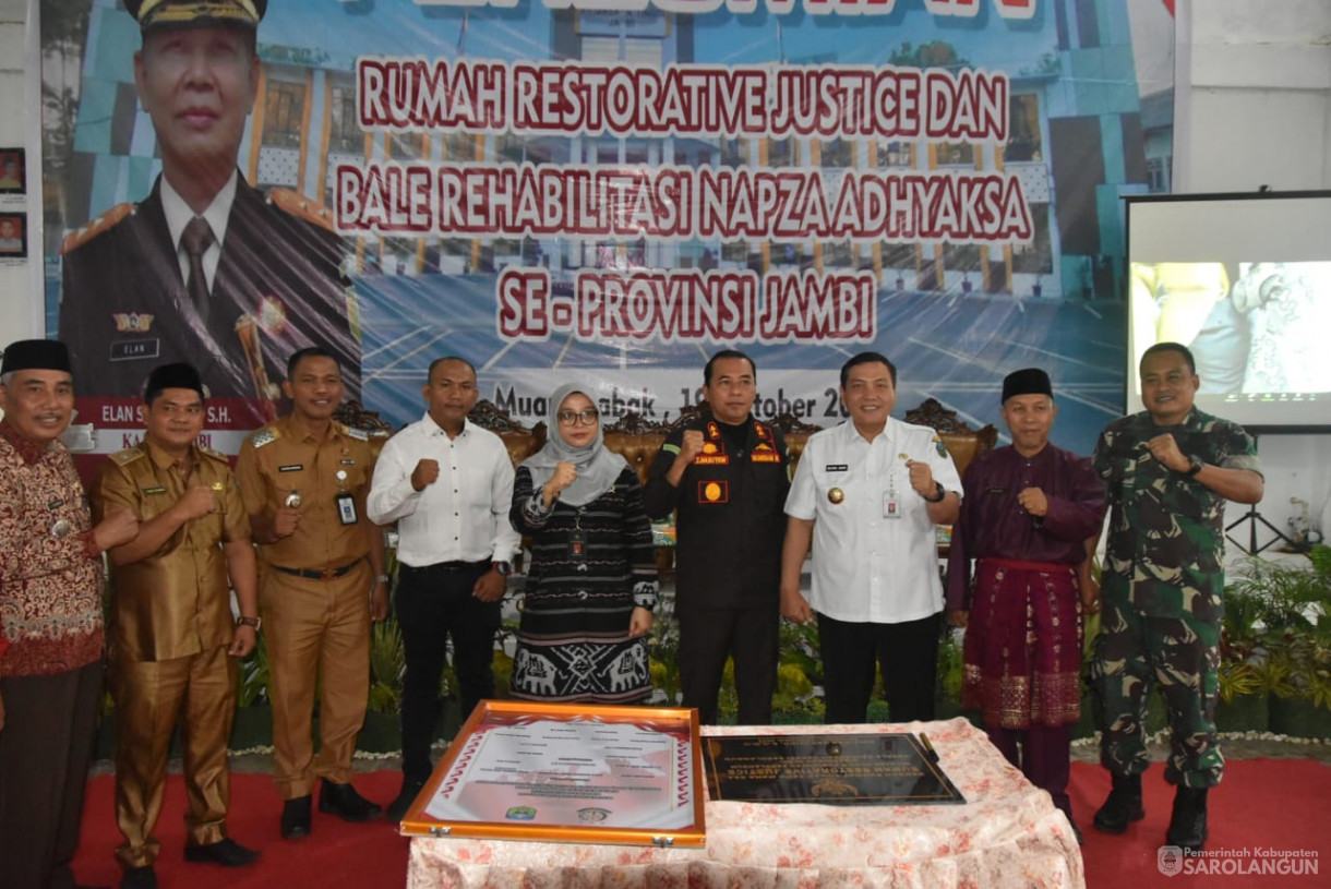 19 Oktober 2023 - Penjabat Bupati Sarolangun Menghadiri Acara Peresmian Rumah Restorative Justice dan BaleRehabilitasi Napza Adhyaksa SeProvinsi Jambi di Balai Desa Sungai Baung