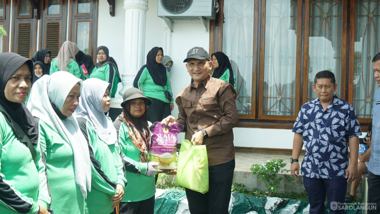 13 Maret 2026&nbsp;Penyerahan Sembako kepada PHL Dinas Lingkungan Hidup