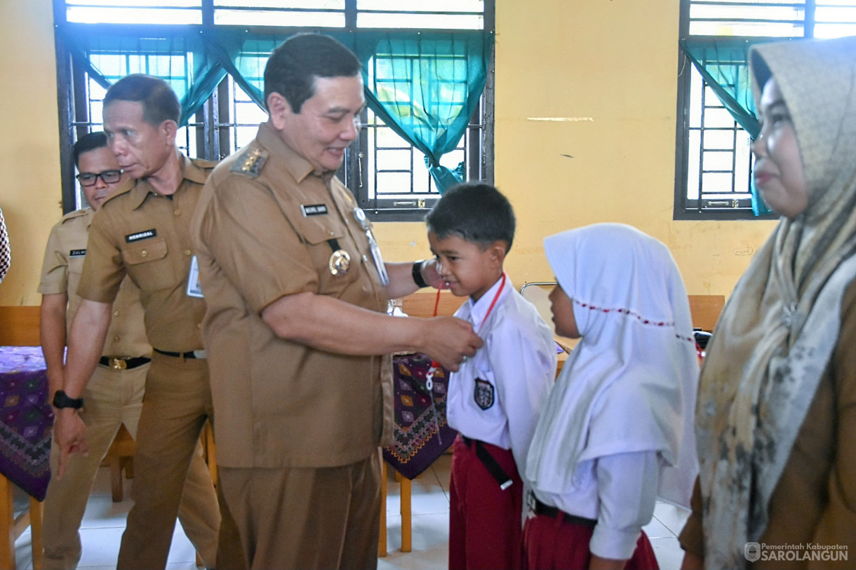 21 Nov 2023 - Penjabat Bupati Sarolangun Menghadiri dan Membuka Secara Resmi Pelatihan Peningkatan Kompetensi Numerasi Dengan Metode GASING Tahun 2023 Bagi Anak Sekolah Dasar dan Guru Pemdamping Se Kec. Sarolangun, diaula SKB SMP 36 Sarolangun