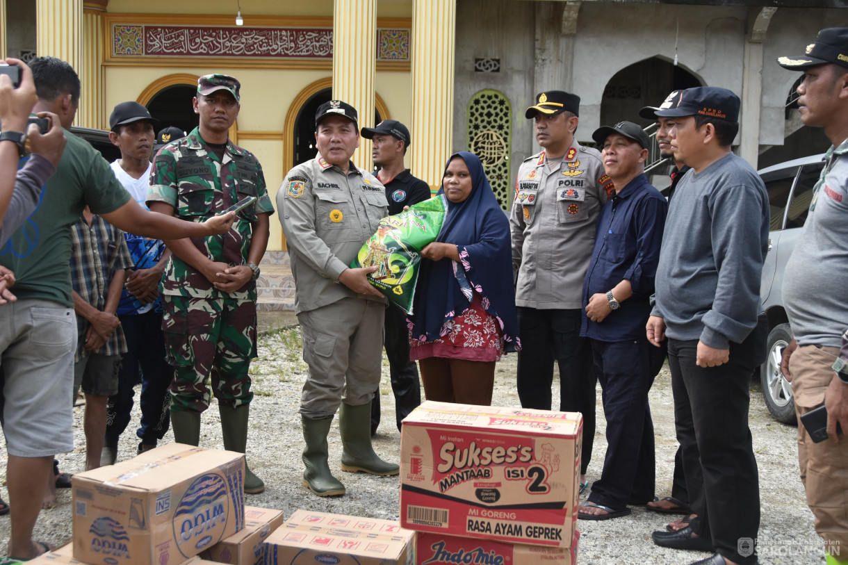 13 Januari 2024 - Meninjau Lokasi Terdampak Banjir Sekaligus Memberikan Bantuan Di Desa Pulau Pinang Dan Ladang Panjang