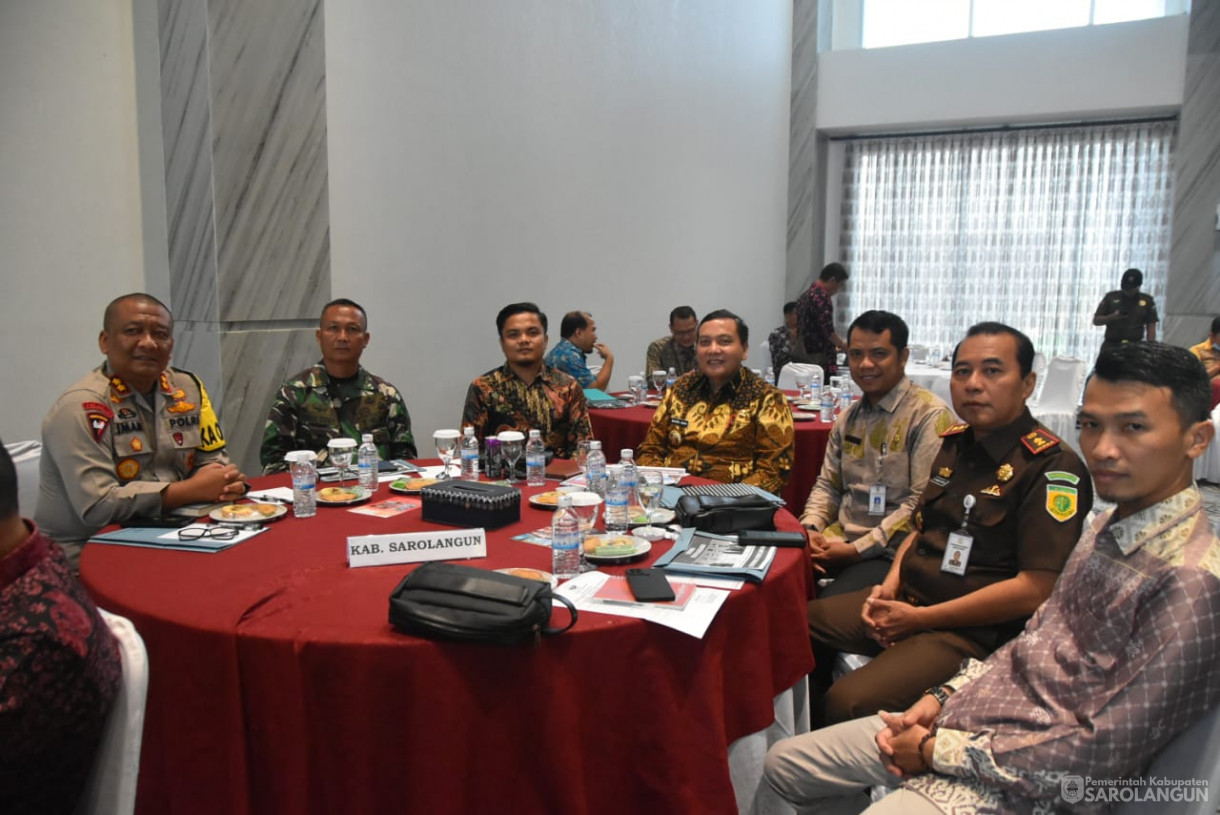 24 Oktober 2023 - Penjabat Bupati Sarolangun Memimpin Rapat Koordinasi Forkopimda Terkait Pemilu di Mahligai Bank 9 Jambi