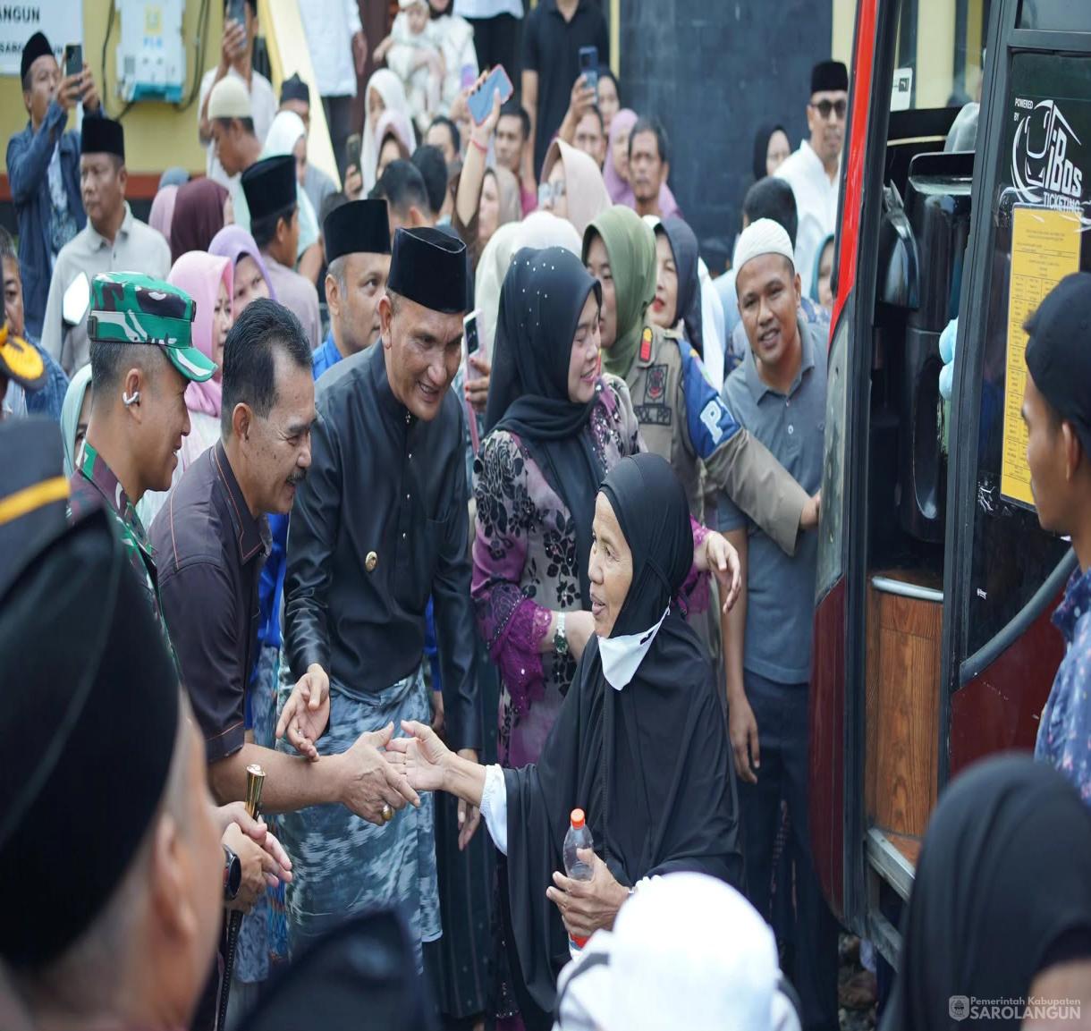 29 Juni 2026 Bupati Sarolangun Menyambut Kedatangan Jamaah Haji Sarolangun di Masjid Assulthon Sarolangun