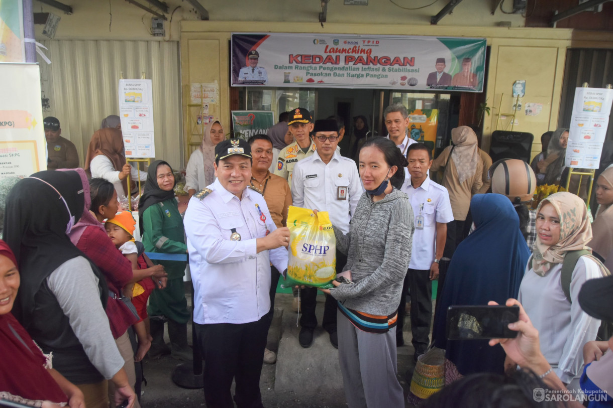 29 Mei 2024 - Launching Kedai Pangan Pemkab Sarolangun Di Ceria Toserba Sarolangun, Gerakan Pasar Murah, Meninjau Harga Bahan Pokok Di Pasar Atas Sarolangun, Meninjau J