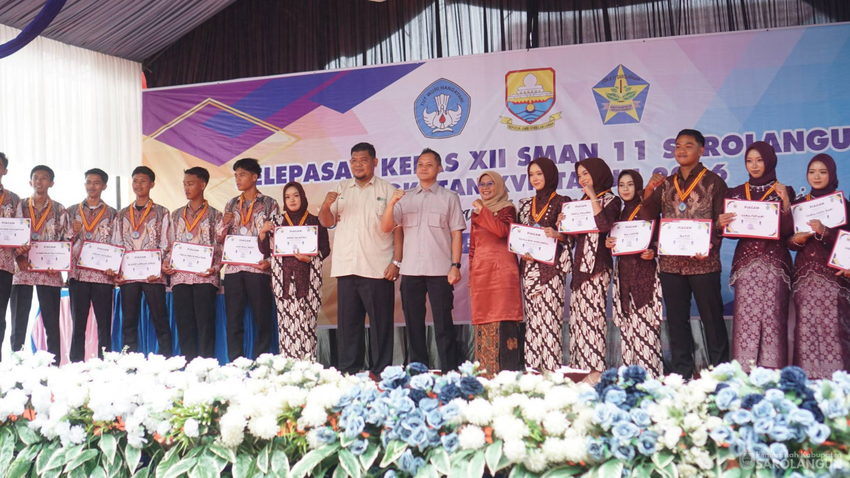 6 Mei 2026 Wakil Bupati Sarolangun Menghadiri acara perpisahan kelas XII SMAN 11 Sarolangun di Desa Butang Baru Kec. Mandiangin Timur