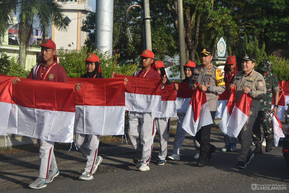 10 Agustus 2024 -&nbsp;Pembagian Bendera Merah Putih Dalam Rangka Menyambut Hari Kemerdekaan RI Ke 79, Bertempat di Depan Bank Jambi