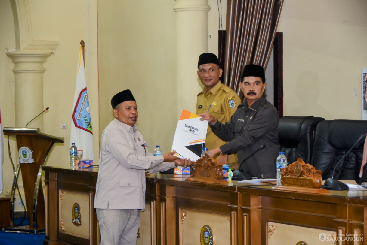 28 April 2025 - Rapat Paripurna Tingkat I Tahap II Pandangan Umum Fraksi DPRD Terhadap Penyampaian Laporan Keterangan Pertanggungjawaban Bupati Sarolangun Tahun 2024