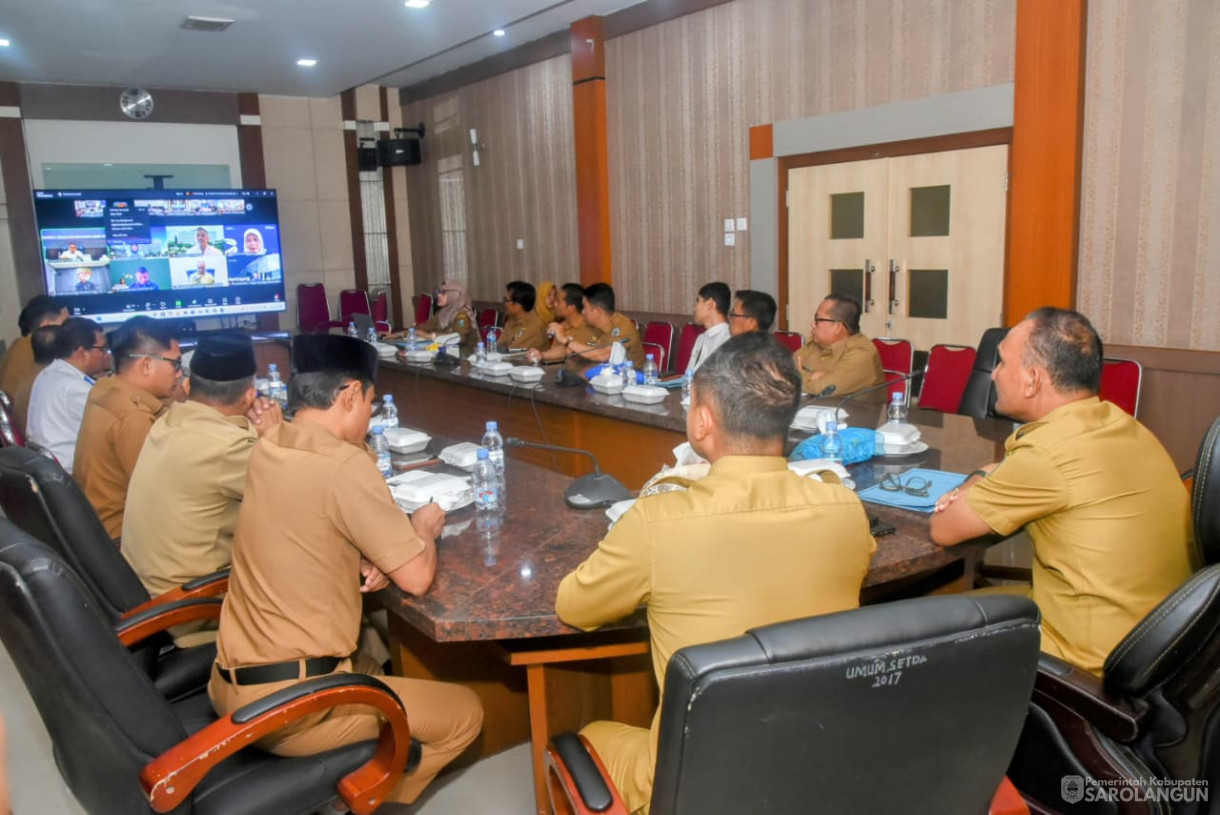 2 September 2025&nbsp; Zoom Meeting Dengan Mendagri Mengenai Kondisi Terkini dan Rakor Pengendalian Inflasi Daerah di Ruang Pola Utama Kantor Bupati Sarolangun