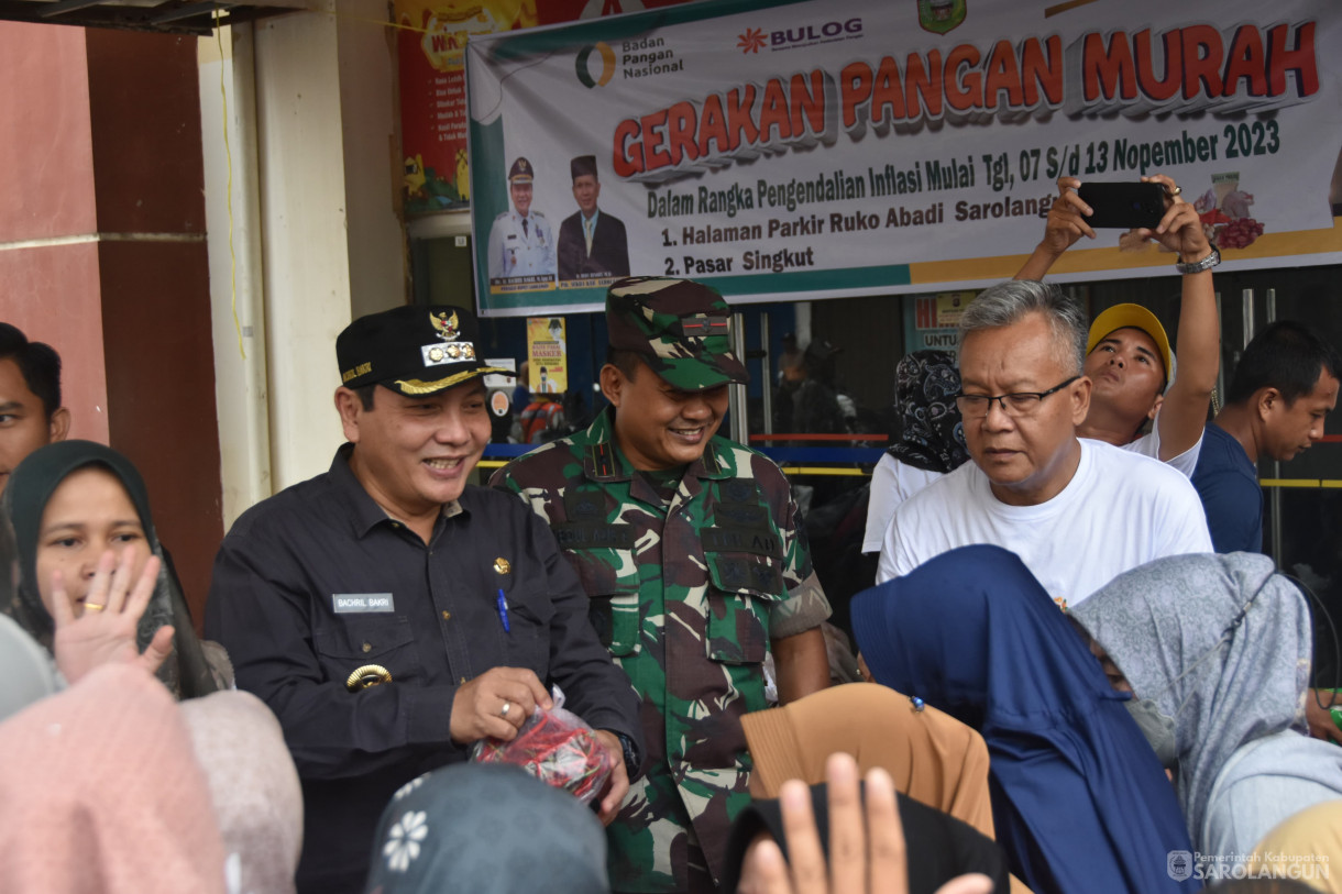 12 November 2023 - Penjabat Bupati Sarolangun Menghadiri Gerakan Pasar Murah Dalam Rangka Penanganan Inflasi di Ceria Toserba Sarolangun