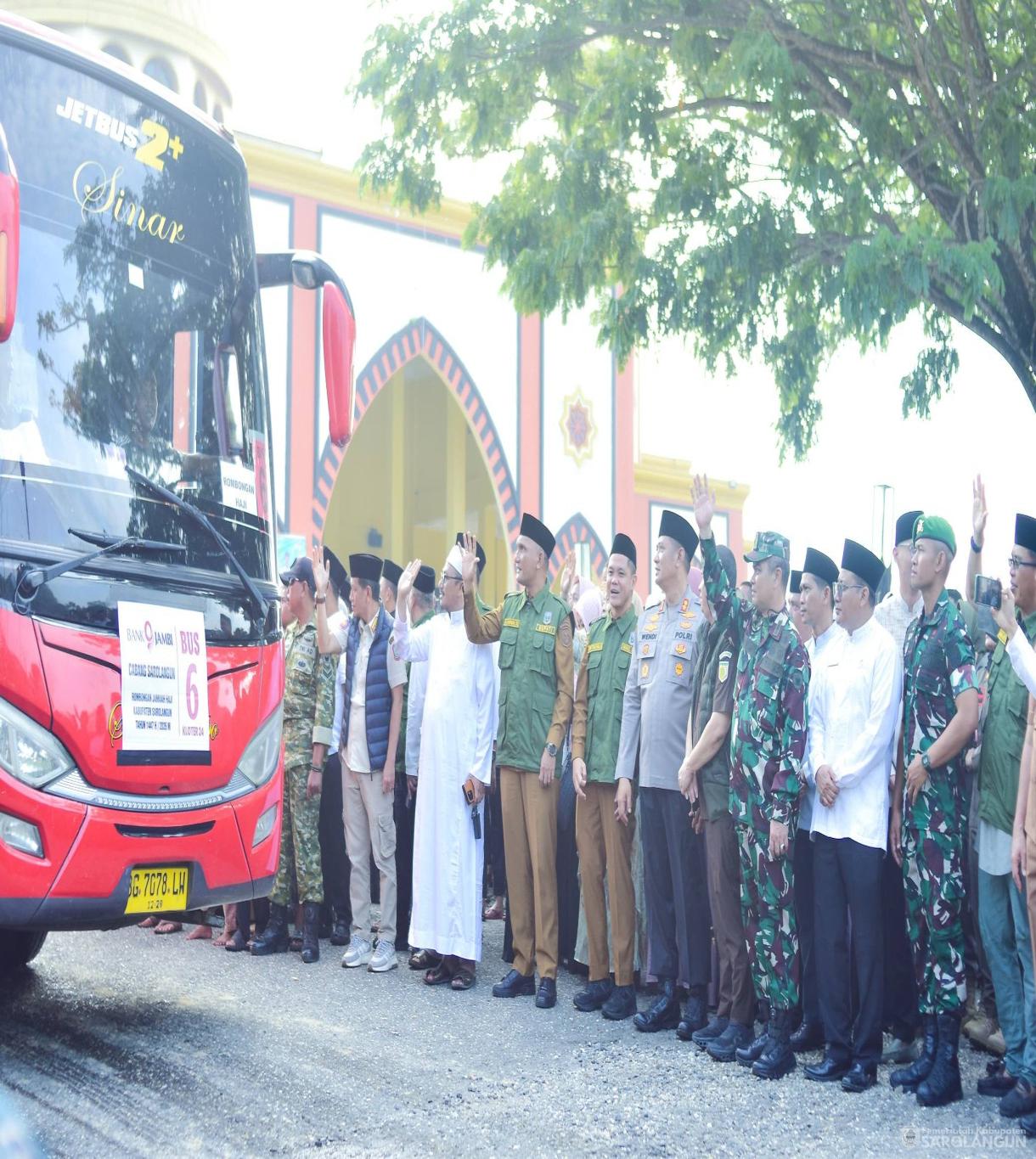 19 Mei 2026 Pelepasan Keberangkatan Jamaah Calon Haji Kabupaten Sarolangun Tahun 1447 H 2026 M dari Kabupaten Sarolangun menuju Asrama Haji Provinsi Jambi bertempat di Masjid Assulthon Sarolangun